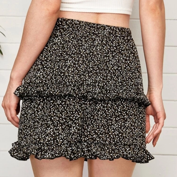 ⚠️3 for 30!! Shein A-line Tiered Skirt - Picture 4 of 5